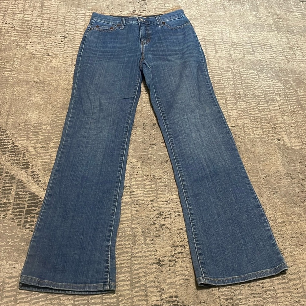 Ladies American Eagle distressed true boot cut jeans Sz 8